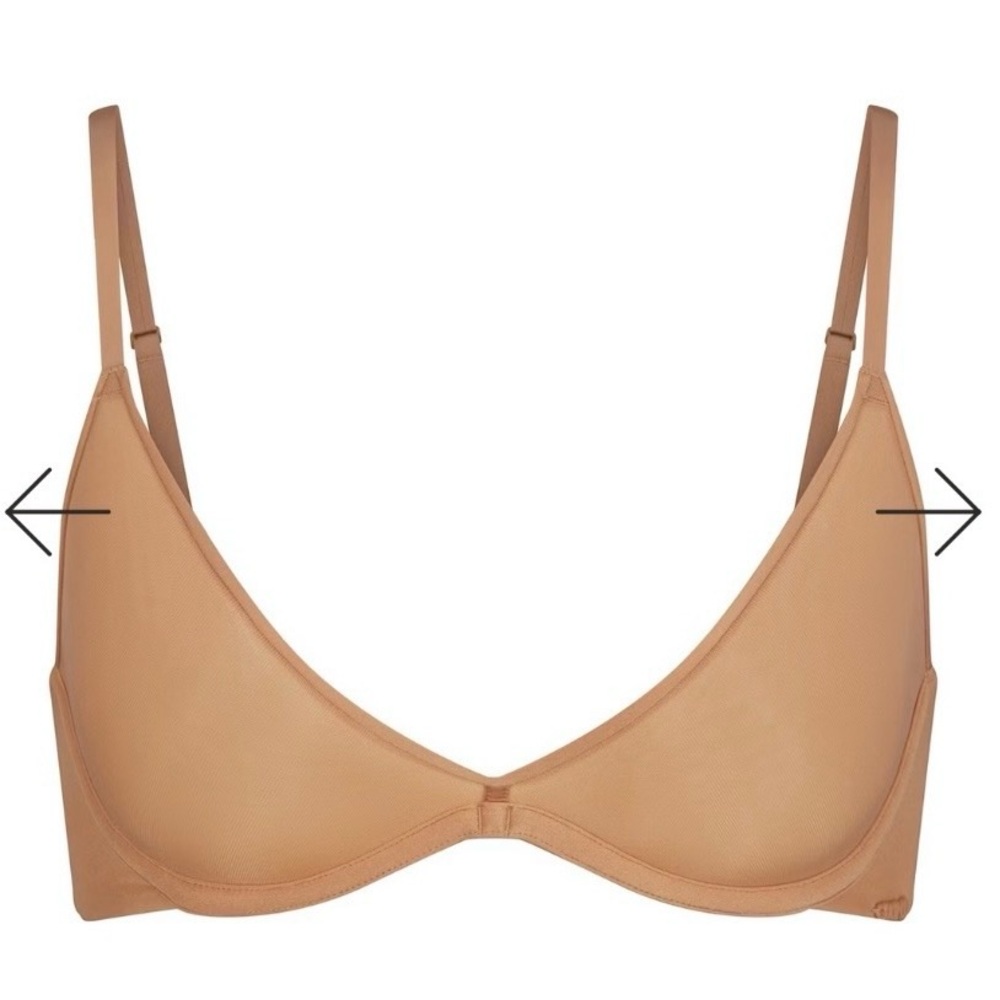 NWOT SKIMS Weightless Scoop Bra NWOT Unlined Cups Smoothing and Supportive